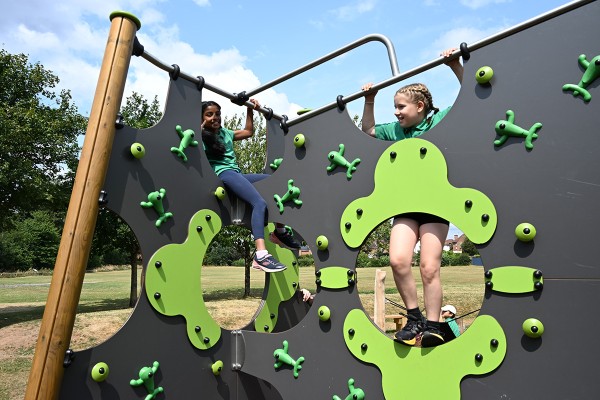 J48304 Áreas de juegos juegos de equilibrio y de trepa estructuras para trepar imagen foto