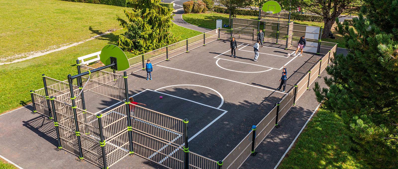 Accesorios y opciones lúdico-deportivas para un mayor número de posibilidades de las pistas Multisports