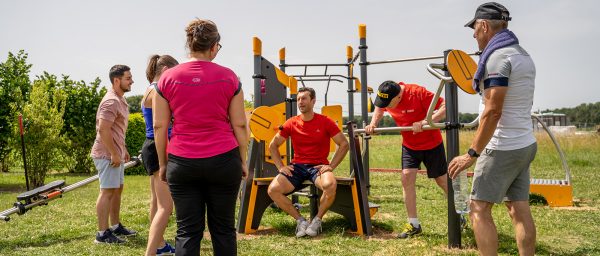 Trabajar con expertos en equipamiento deportivo profesional